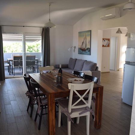 Apartments Mondo Vir Εξωτερικό φωτογραφία