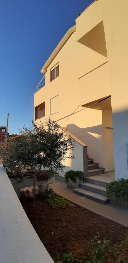 Apartments Mondo Vir Εξωτερικό φωτογραφία