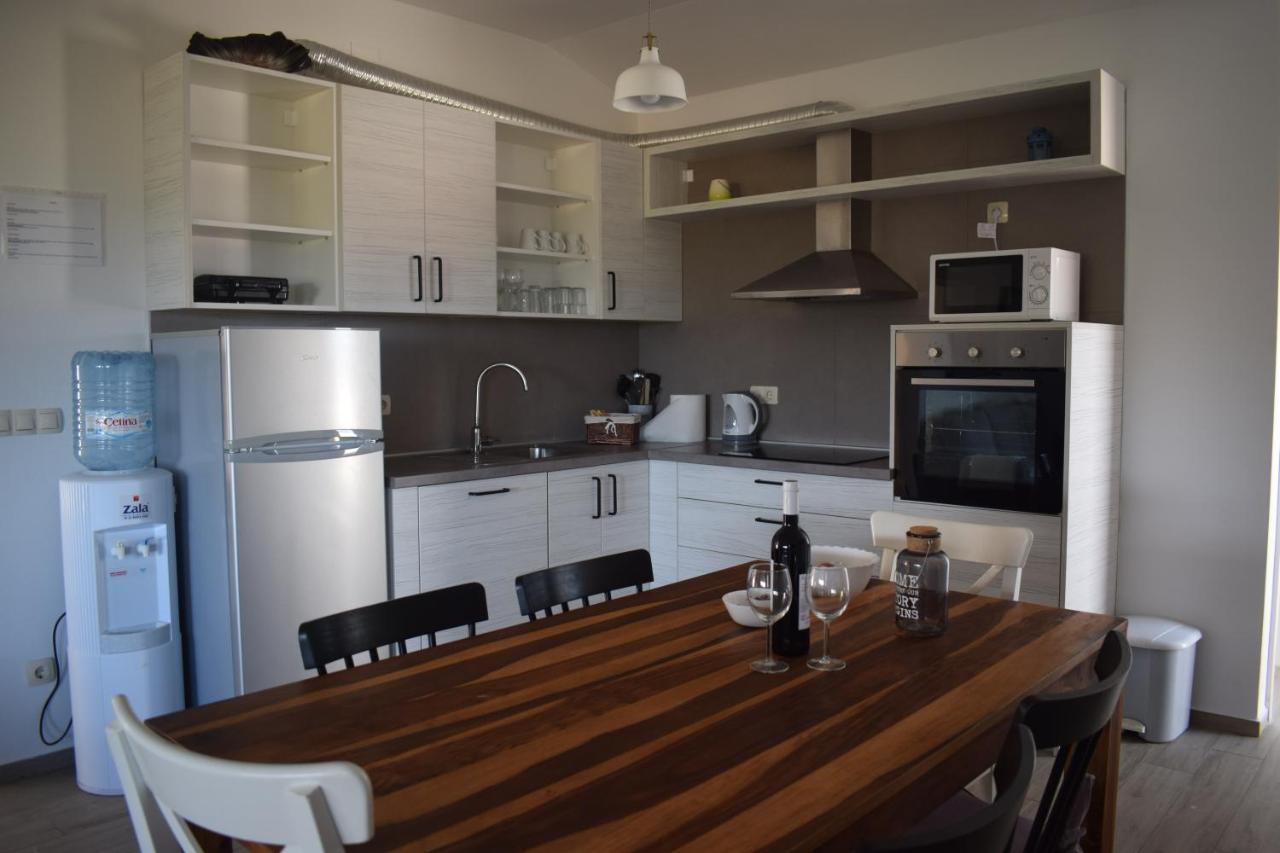 Apartments Mondo Vir Εξωτερικό φωτογραφία