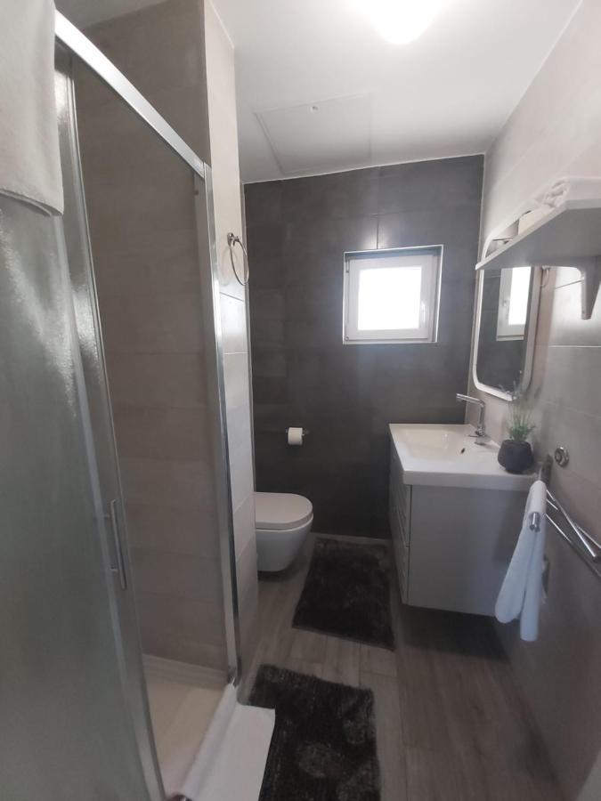 Apartments Mondo Vir Εξωτερικό φωτογραφία